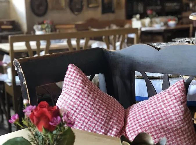 Altes Handelshaus בית הארחה 3*