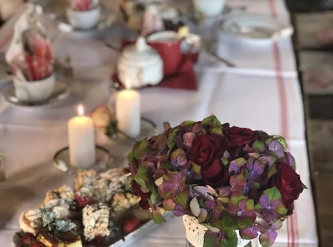 Altes Handelshaus בית הארחה