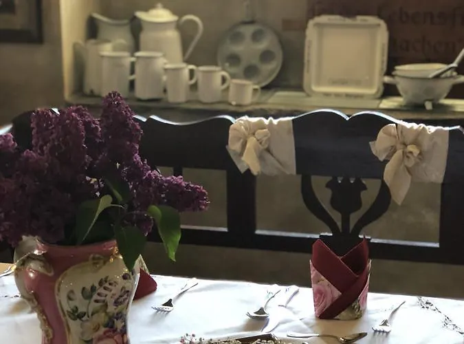 Altes Handelshaus בית הארחה